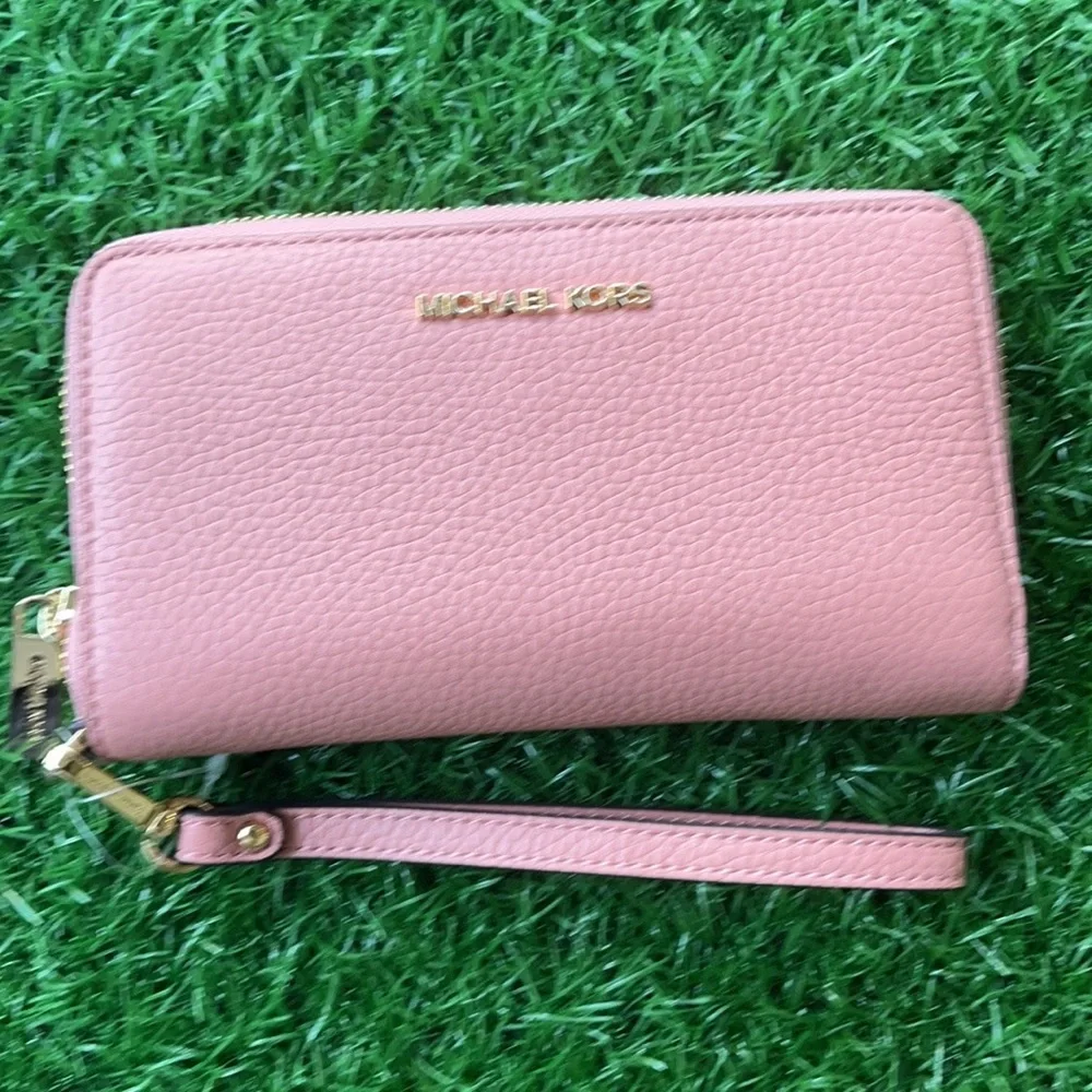 Michael Kors Jet Set Travel Lg Flat Multifunctional Phone Case-Wristlet-Wallet